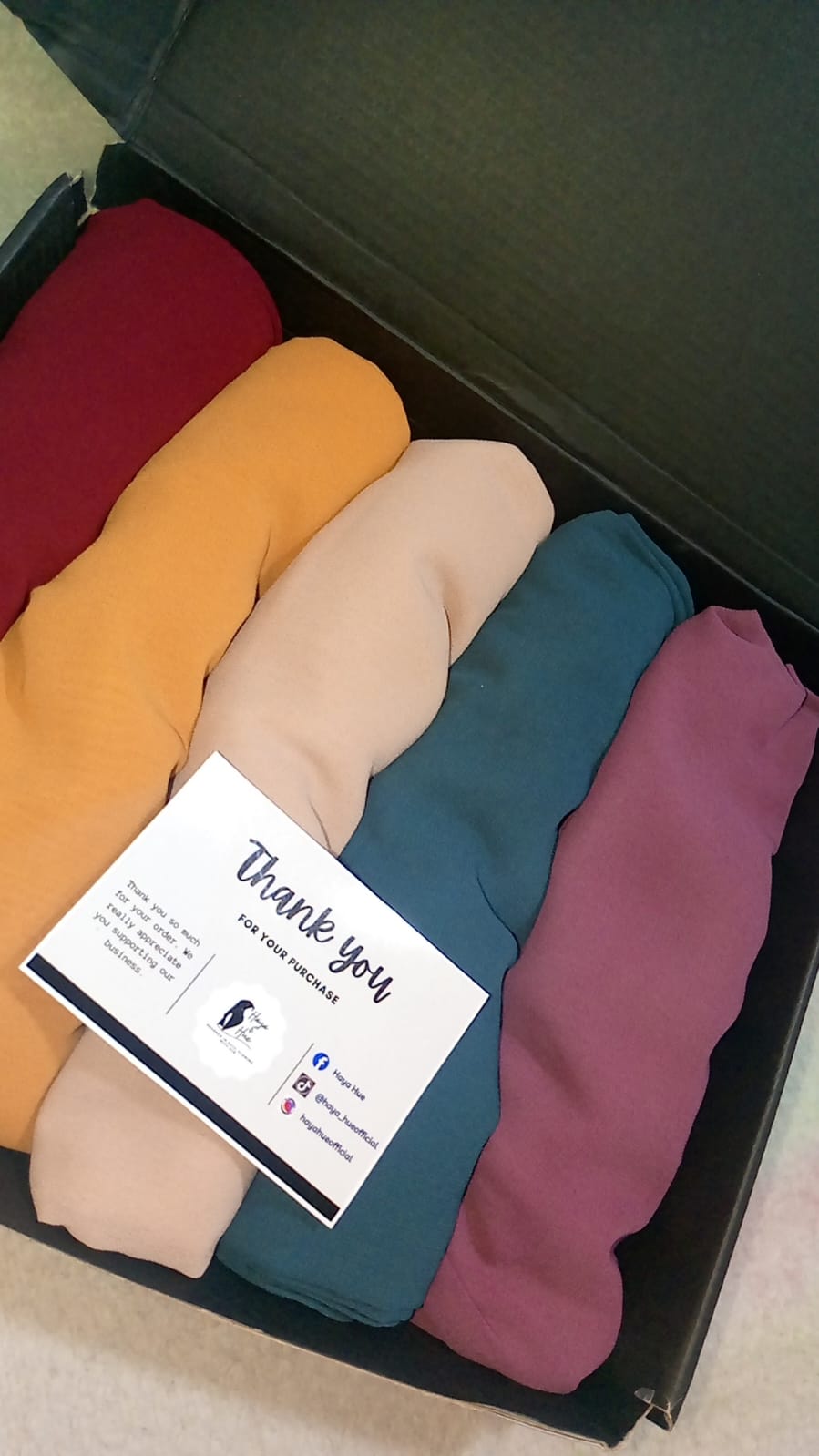 5-in-1 Georgette Hijab Gift Box – Everyday Elegance in Every Shade
