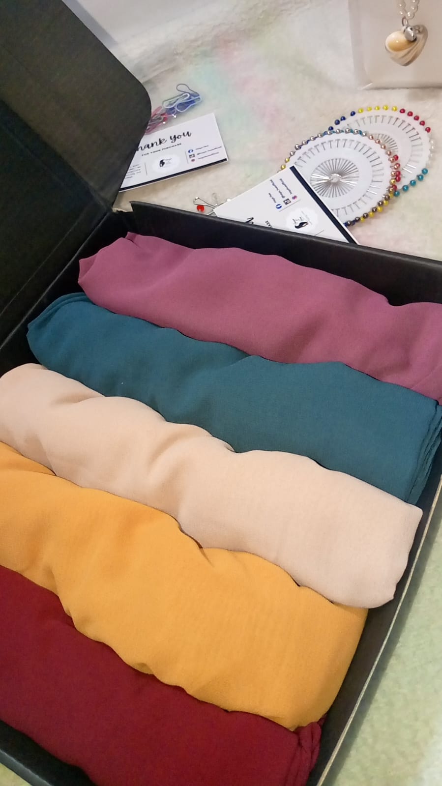 5-in-1 Georgette Hijab Gift Box – Everyday Elegance in Every Shade